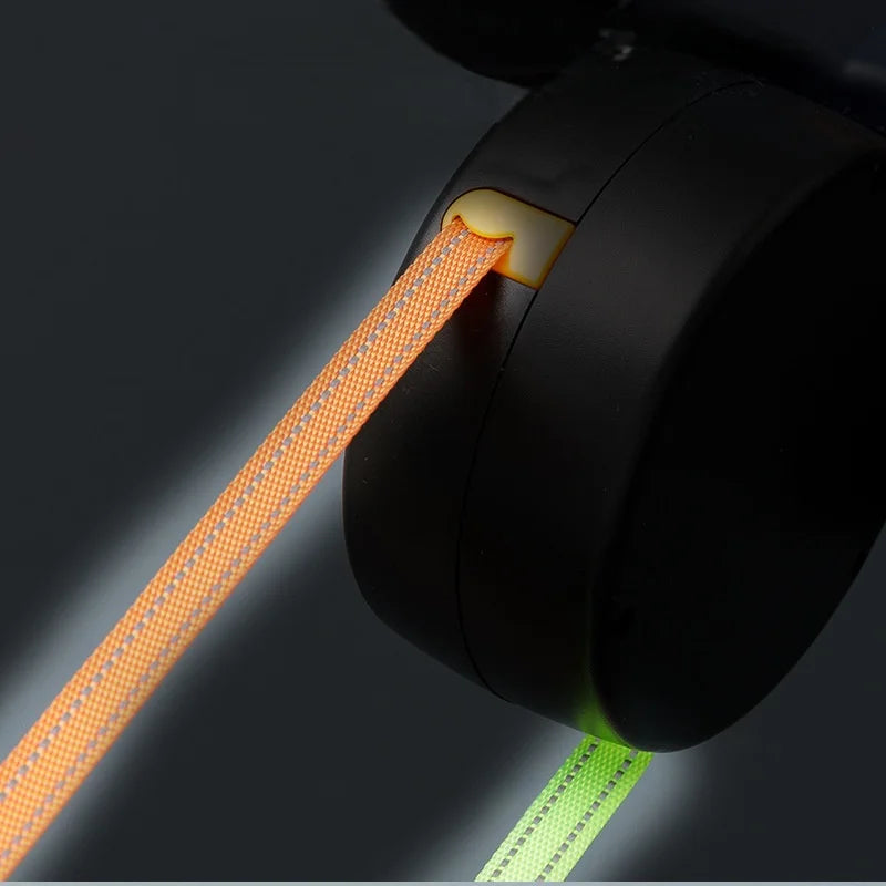 Retractable Dual Dog Leash With LED Light And 360 Swivel No Tangle