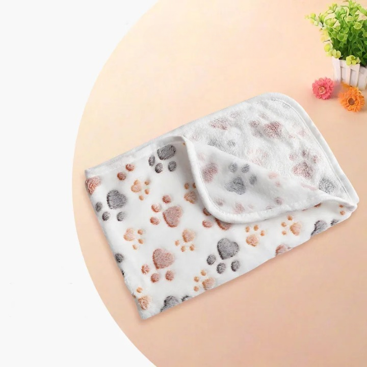 Winter Velvet Pet Blanket With Paw Pattern - Soft Warm Dog Cat Mat