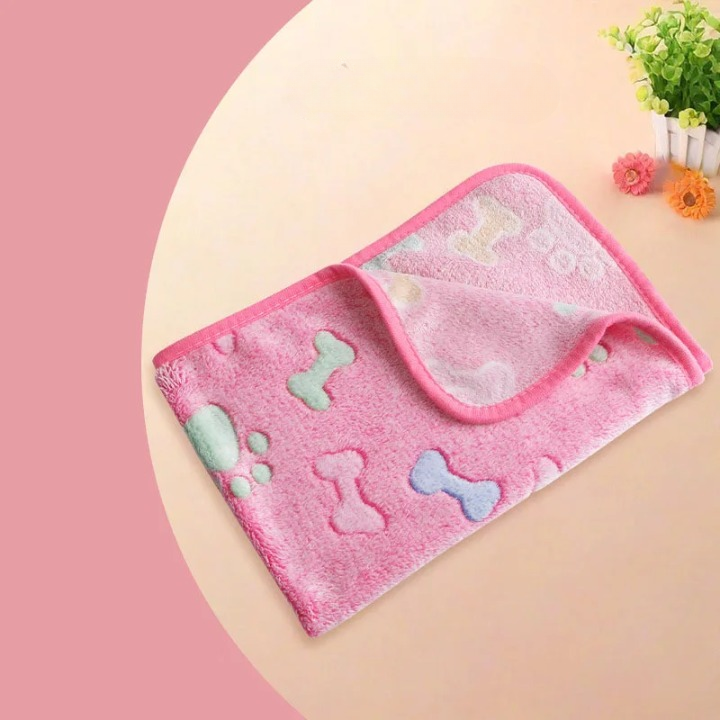 Winter Velvet Pet Blanket With Paw Pattern - Soft Warm Dog Cat Mat
