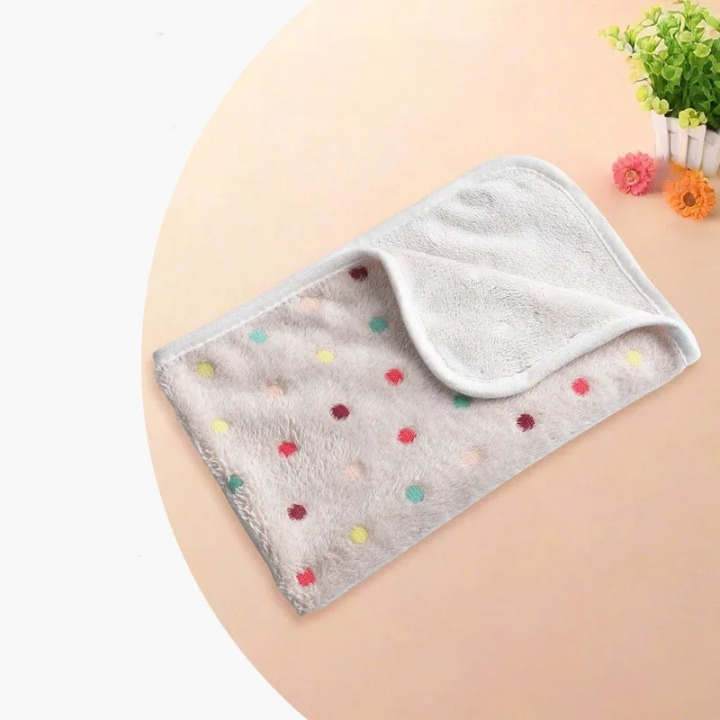 Winter Velvet Pet Blanket With Paw Pattern - Soft Warm Dog Cat Mat