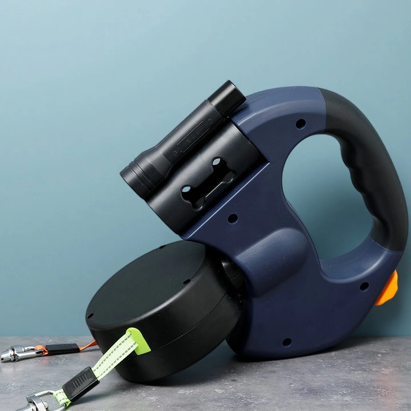Retractable Dual Dog Leash With LED Light And 360 Swivel No Tangle