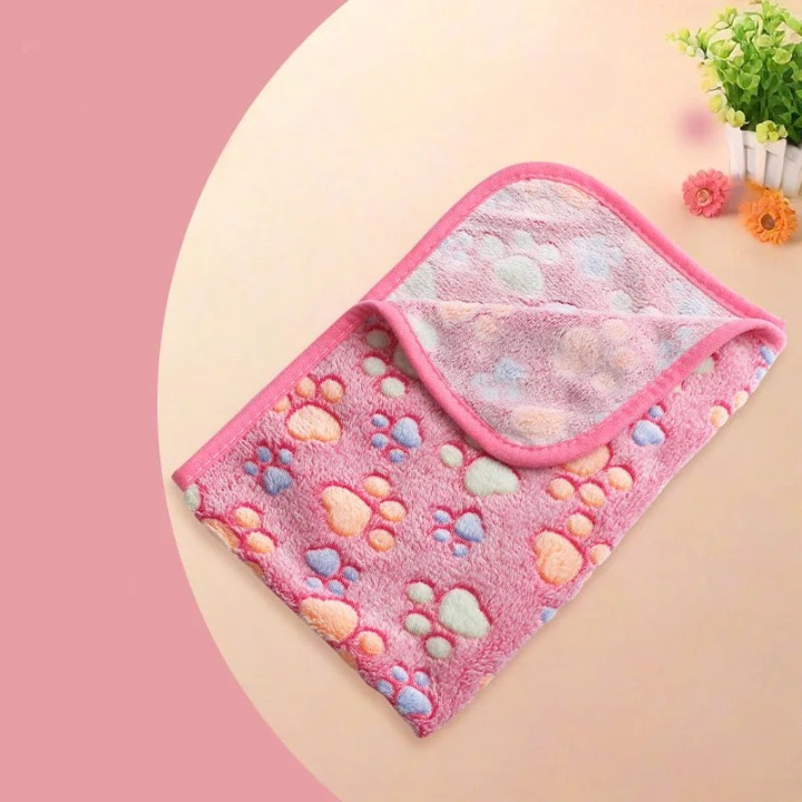 Winter Velvet Pet Blanket With Paw Pattern - Soft Warm Dog Cat Mat